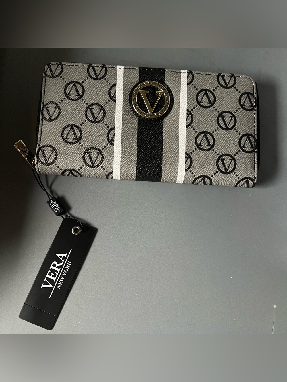 NWT Vera New York "Vera Signature" Zip-Around Wallet